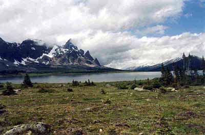 The Ramparts and North Amethyst Lake